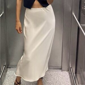 ZARA SATIN EFFECT MIDI SKIRT - Grey Green